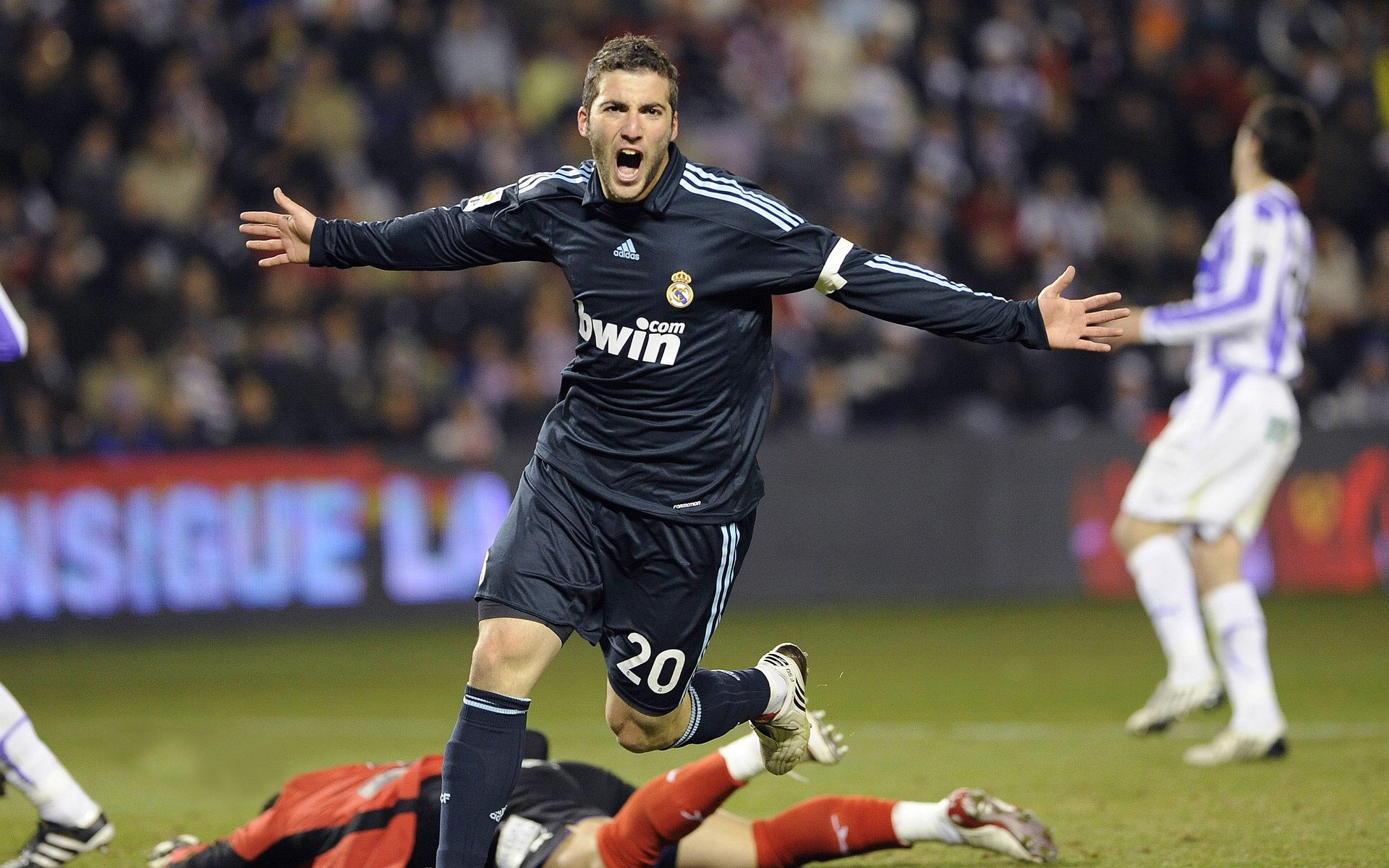 体育企业布局海外拓展新市场，体育企业发展