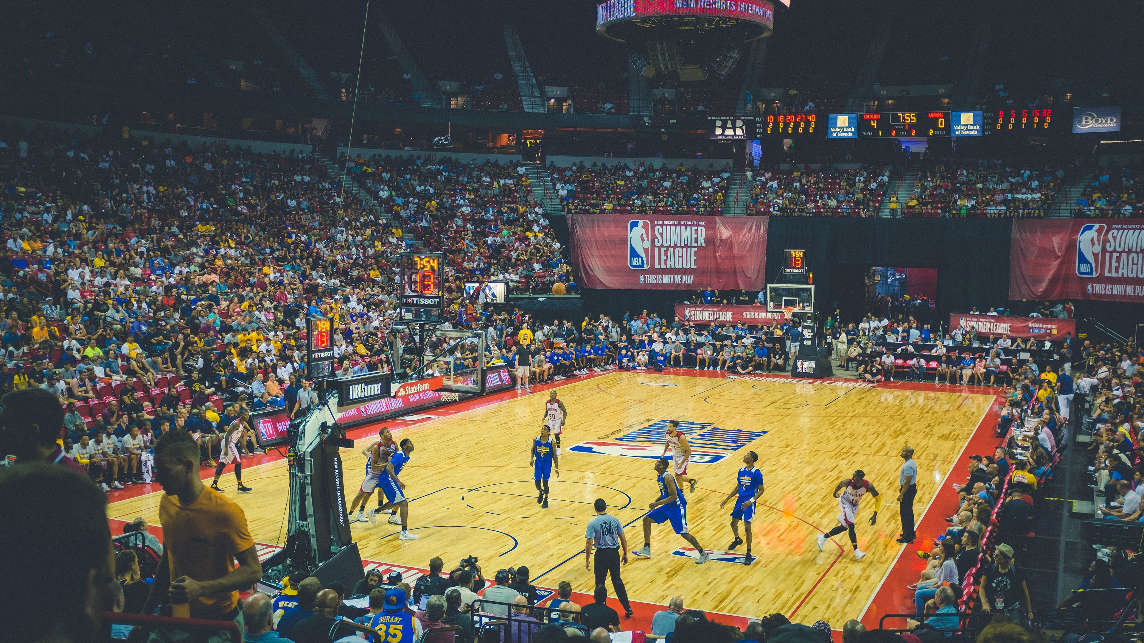 苏炳添谈跑道材质对成绩影响明显，苏炳添途中跑步幅